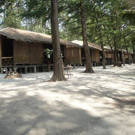 Menjangan Resort Îles Îles Karimunjawa Chambre photo