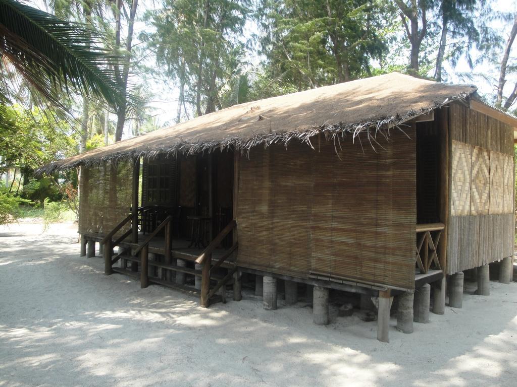 Menjangan Resort Îles Îles Karimunjawa Chambre photo