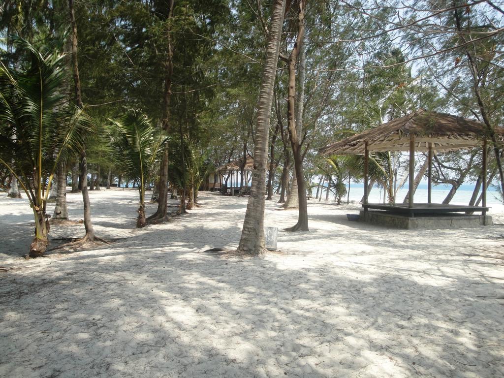 Menjangan Resort Îles Îles Karimunjawa Chambre photo