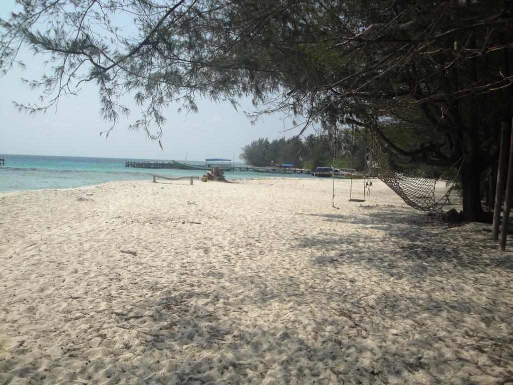 Menjangan Resort Îles Îles Karimunjawa Chambre photo